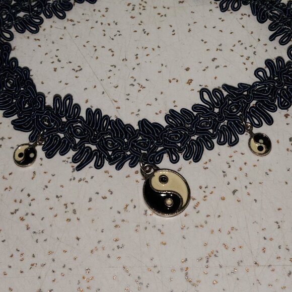 Vintage Drop Hoop Earrings & Ying Yang Choker Set - Picture 5 of 6